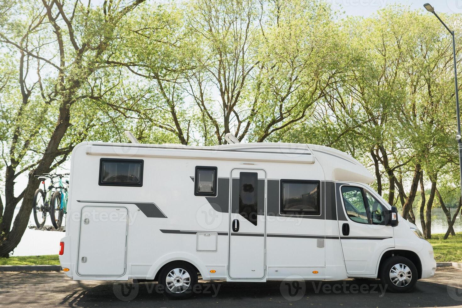 un' vacanza viaggio nel un' camper, un' riposo nel un' furgone foto