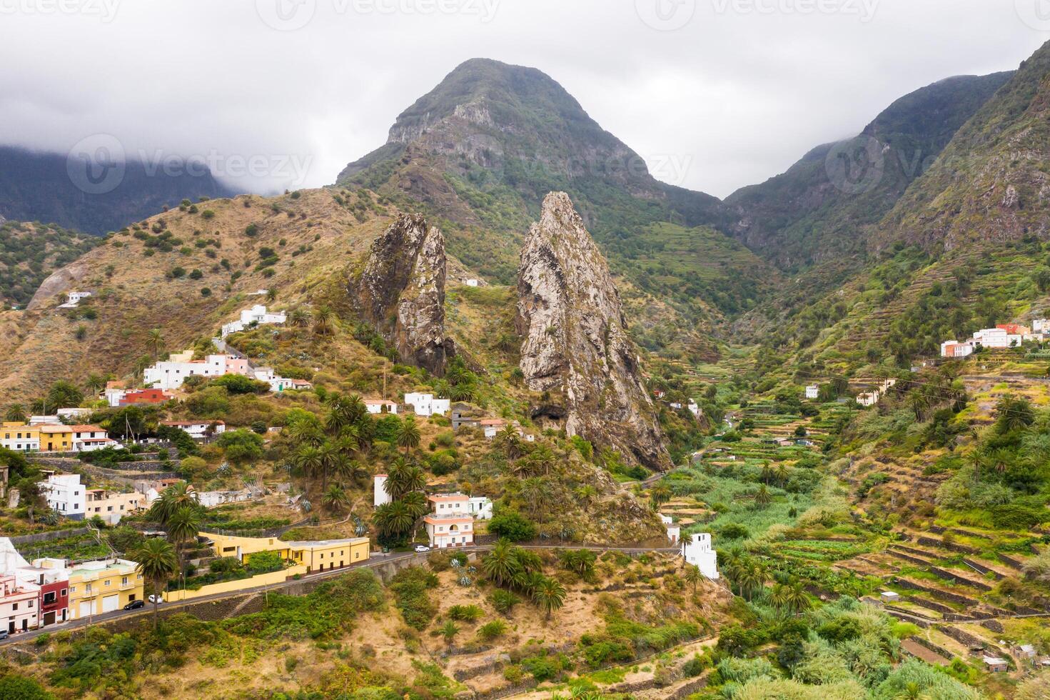 superiore Visualizza di il montagne su il isola di la Gomera, canarino isole, spagna.bellissimo paesaggio di Omero isola foto