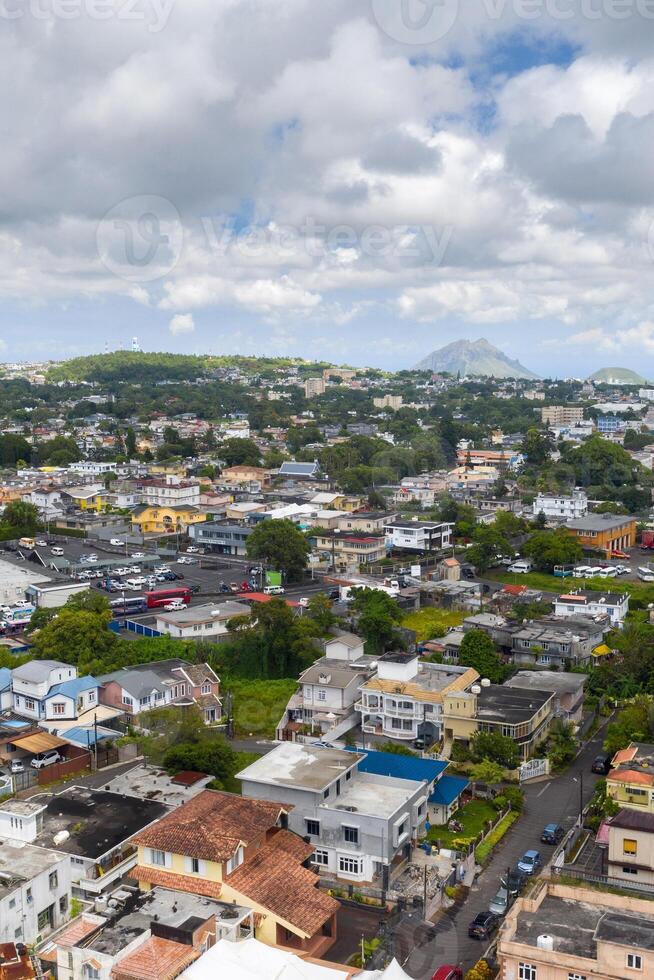 panoramico Visualizza a partire dal sopra di il cittadina e montagne su il isola di maurizio, mauritius isola foto