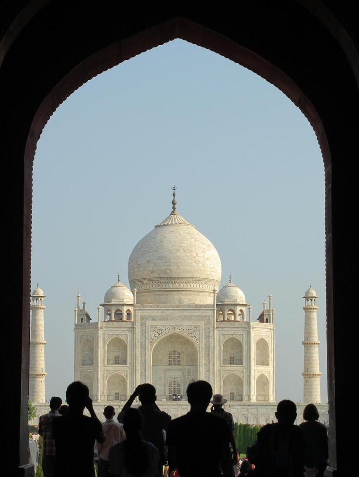 taj Mahal e silhouette visitatori, India foto