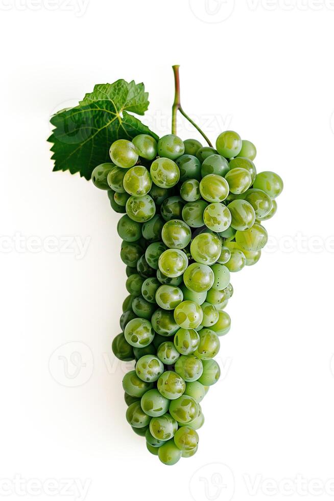 ai generato fresco verde uva con foglia isolato foto