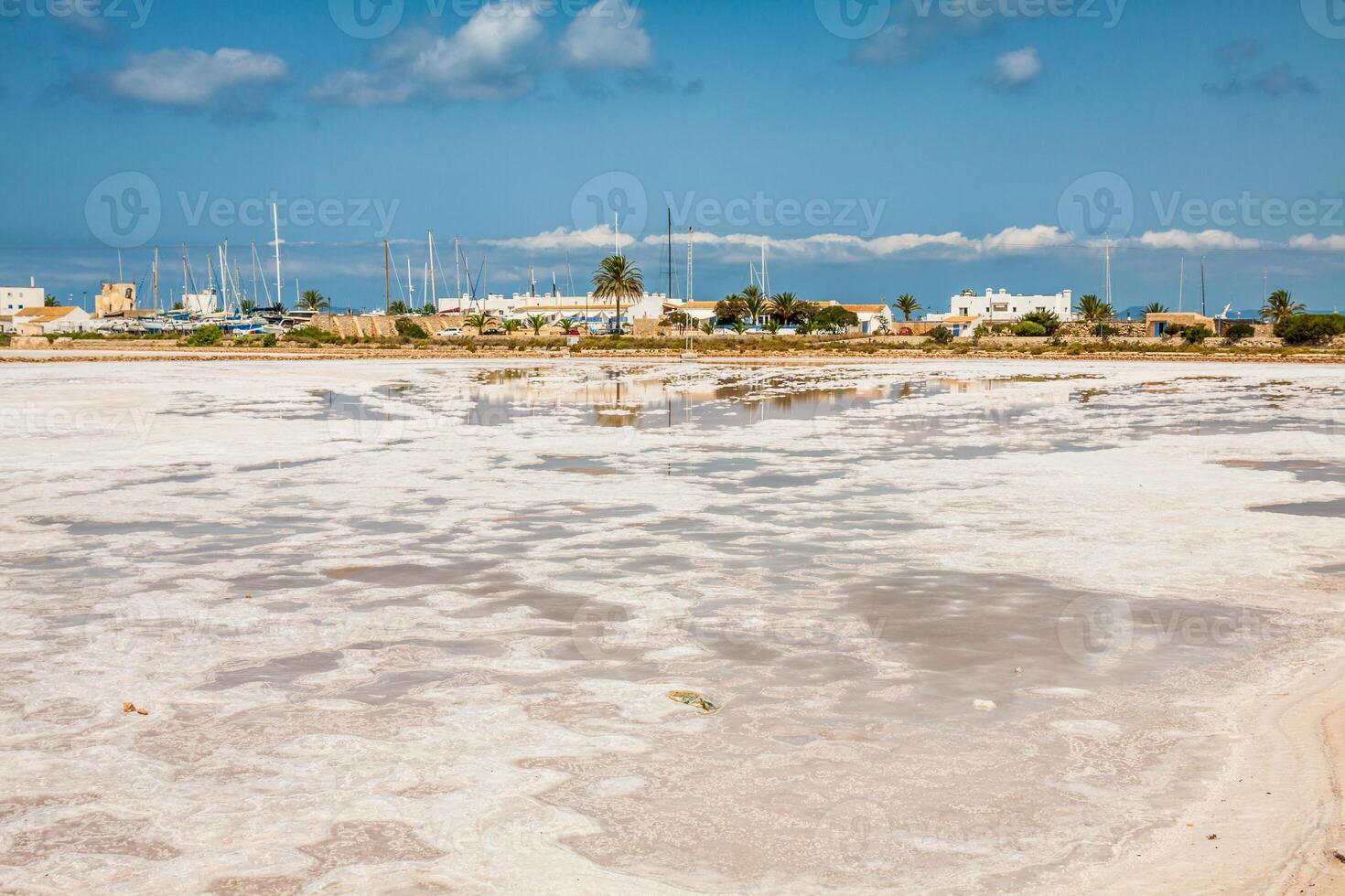 ses saline formentera saline orizzonte baleari isole foto