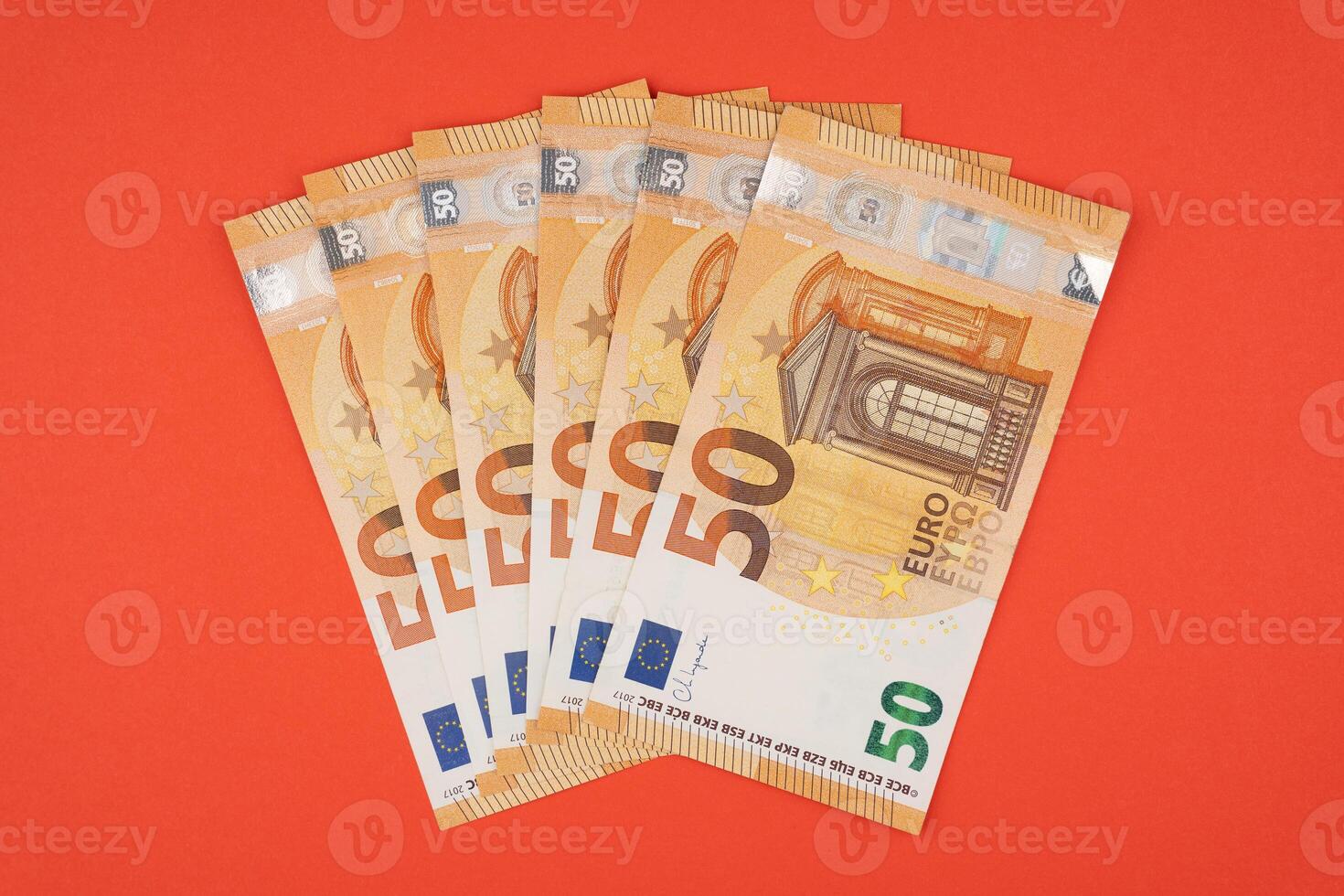 50 Euro fatture su un' rosso sfondo foto