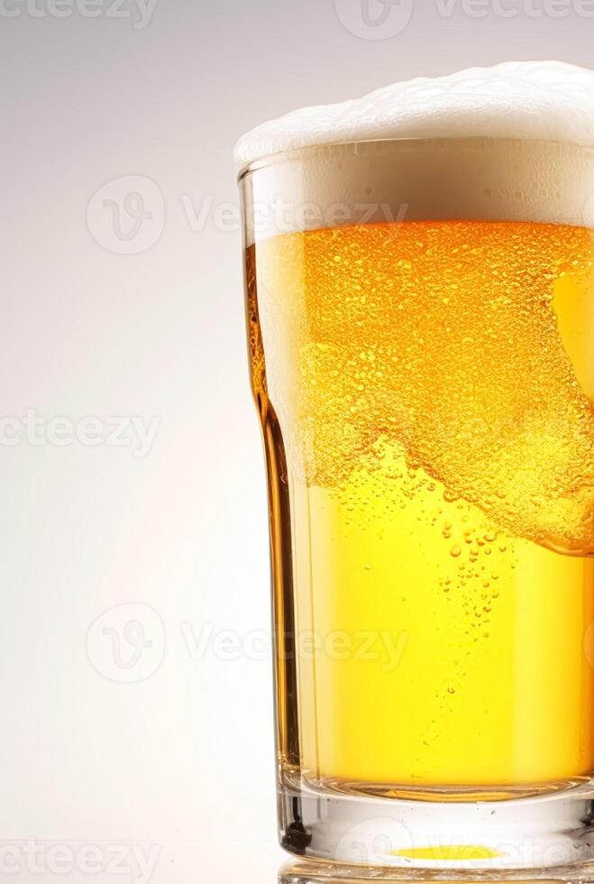 ai generato bicchiere di freddo birra con schiuma, pinta di originale premio birra bere, alcool gusto e vacanza celebrazione foto