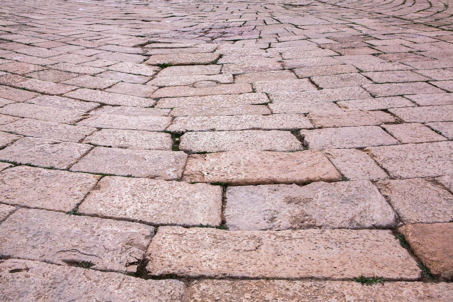 romano rovine nel il jordanian città di jerash. il rovine di il murato greco-romano insediamento di gerasa appena al di fuori il moderno città. il jerash archeologico Museo. foto