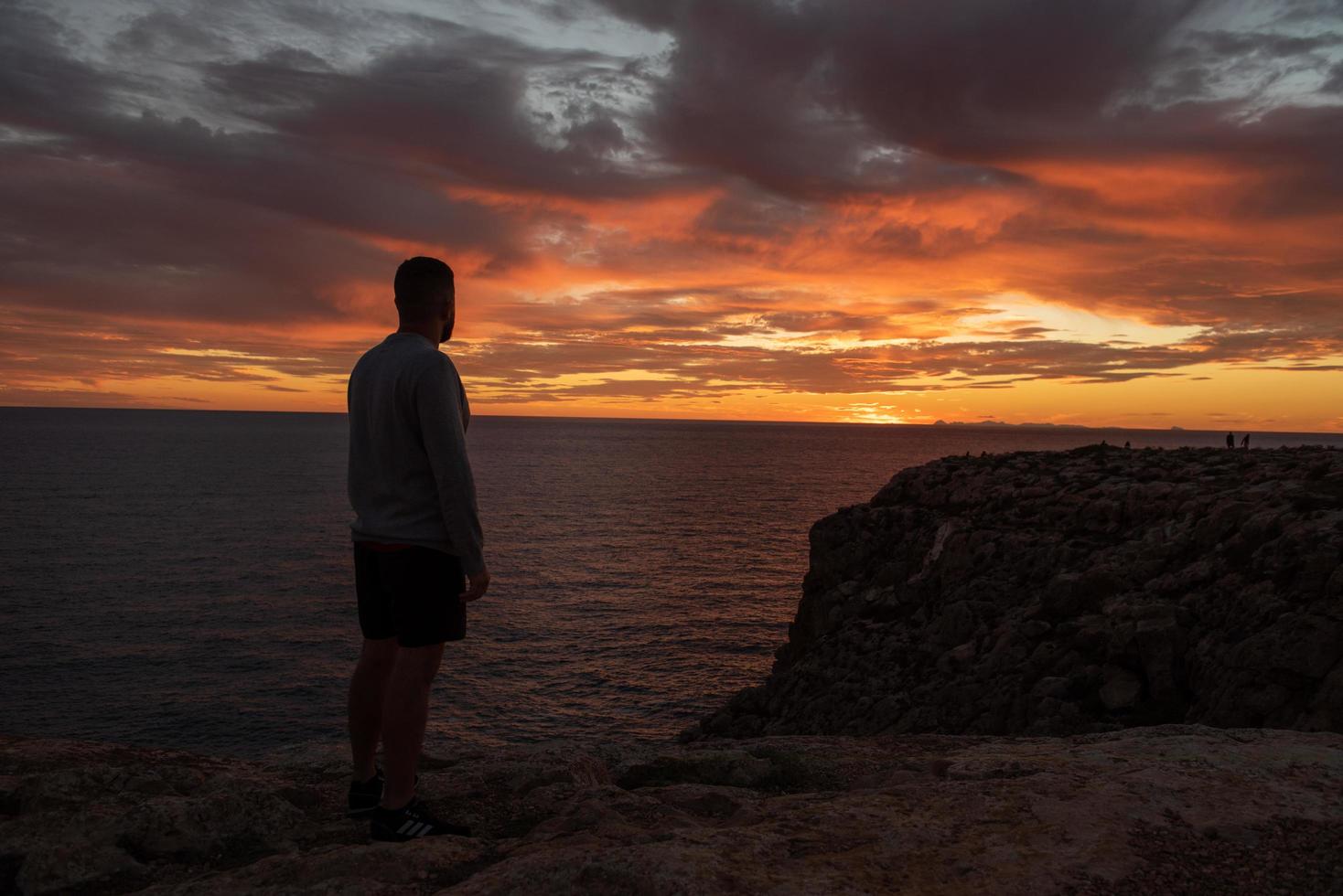 persone sulla costa nell'isola di formentera nelle isole baleari in spagna. foto