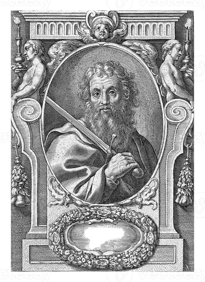 apostolo Paolo con spada nel telaio con architettonico ornamenti foto
