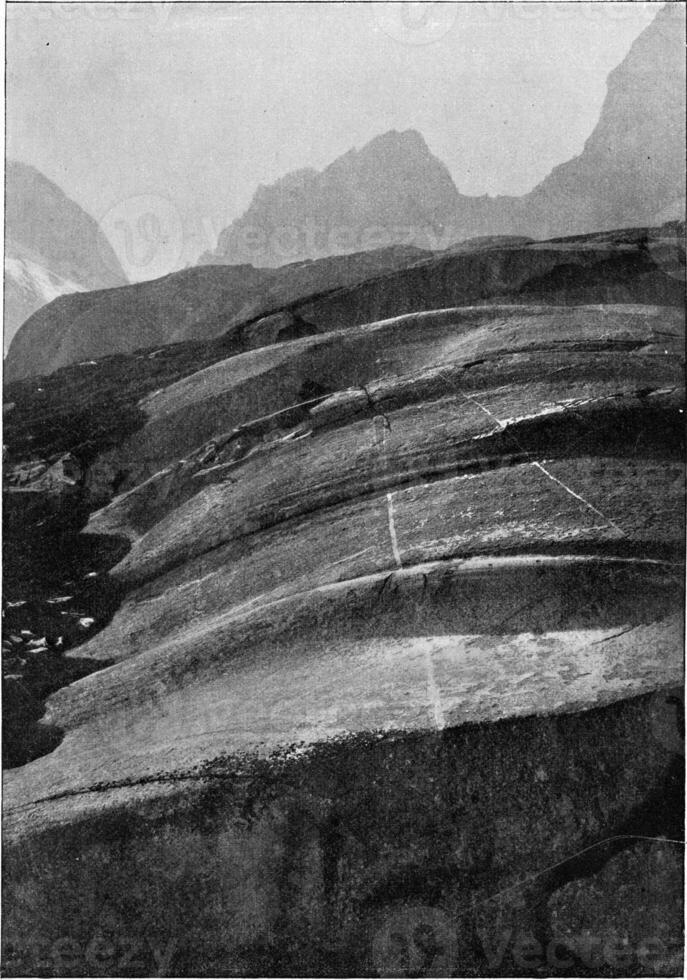 roches montuosi nel il valle di Bregaglia, Vintage ▾ incisione. foto