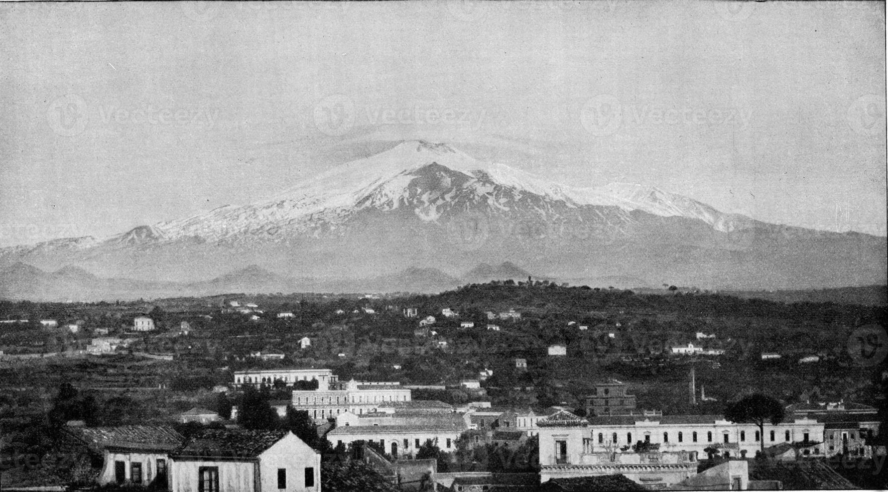 nube capo di montare etna nel sicilia, Vintage ▾ incisione. foto