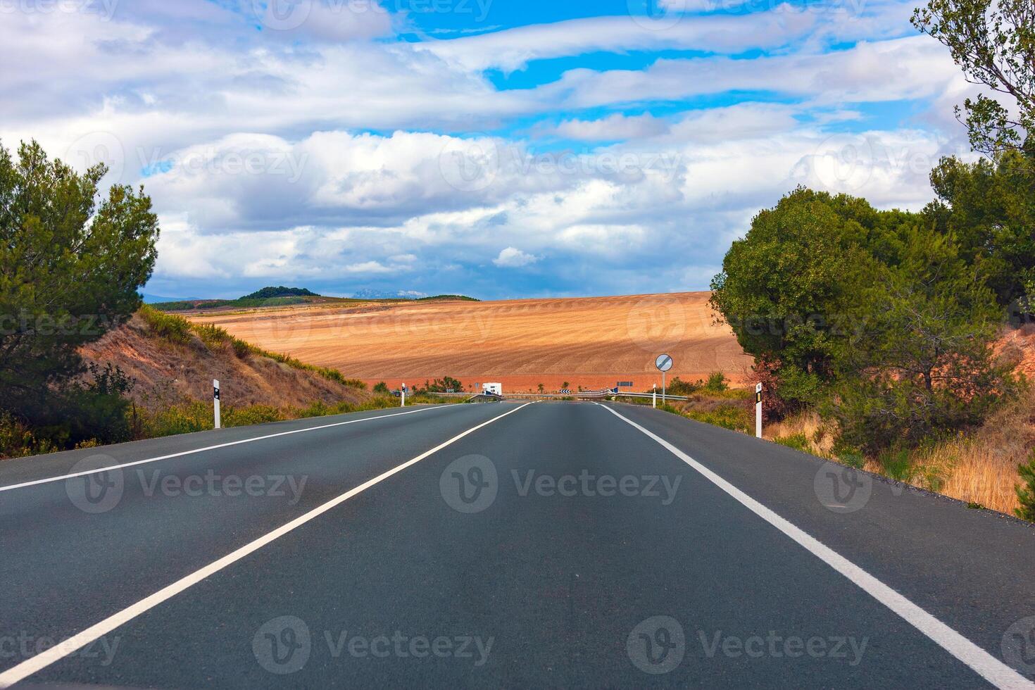 asfalto strada nel il campagna di Tarragona, Spagna foto