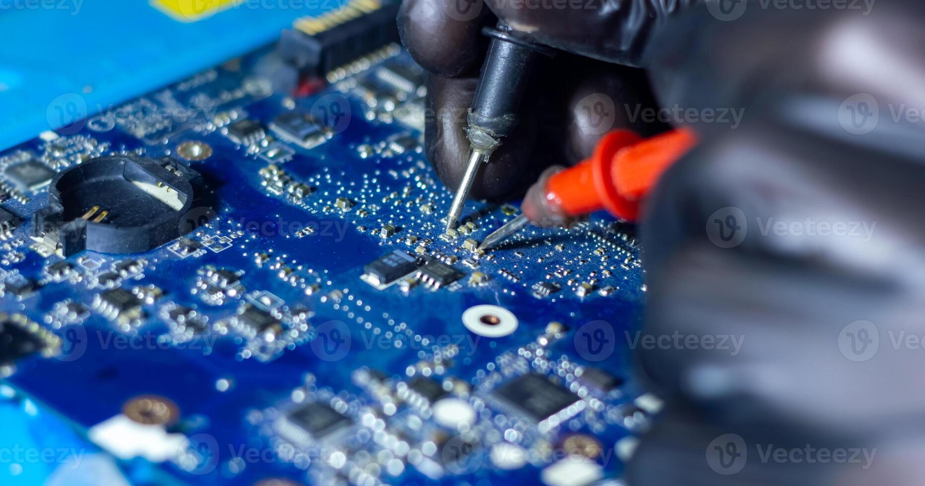 servizio lavoratore riparazione personale computer tavola foto