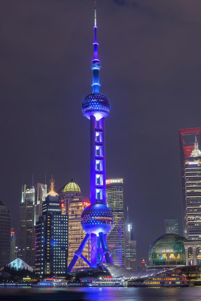 Shangai, Cina, 2015 - pudong finanziario quartiere orizzonte a notte, shanghai, Cina foto