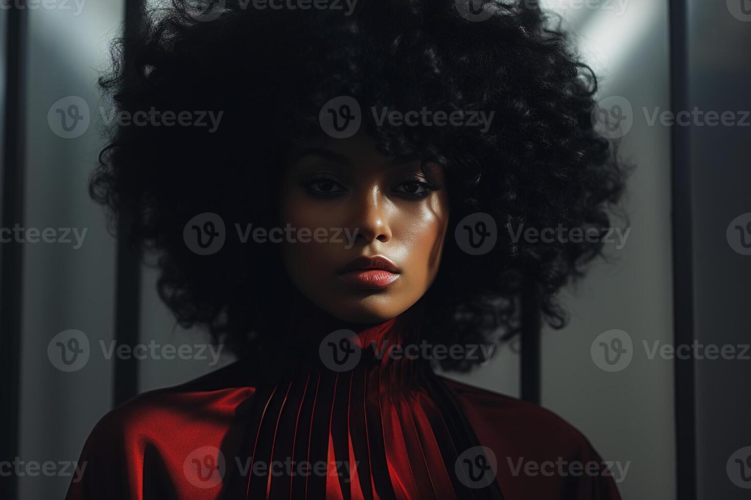 ai generato elegante moda africano americano donna bellezza ritratto. rivista stile grave donna con afro acconciatura nel rosso vestito guardare a telecamera foto