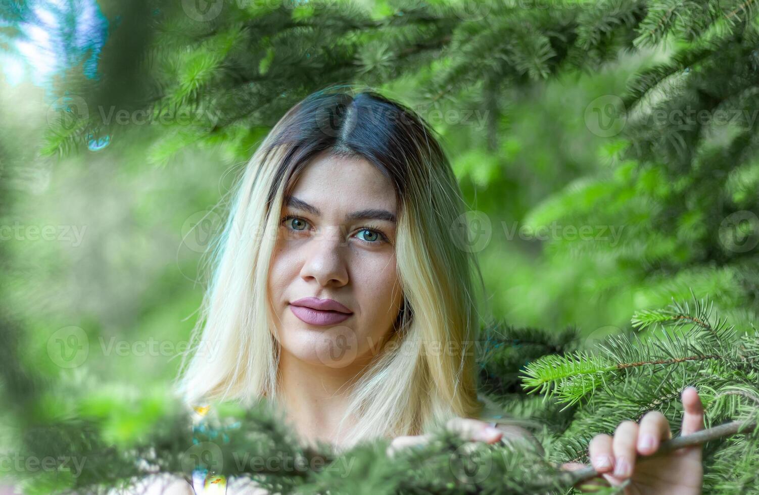 ritratto di una donna abbastanza giovane foto