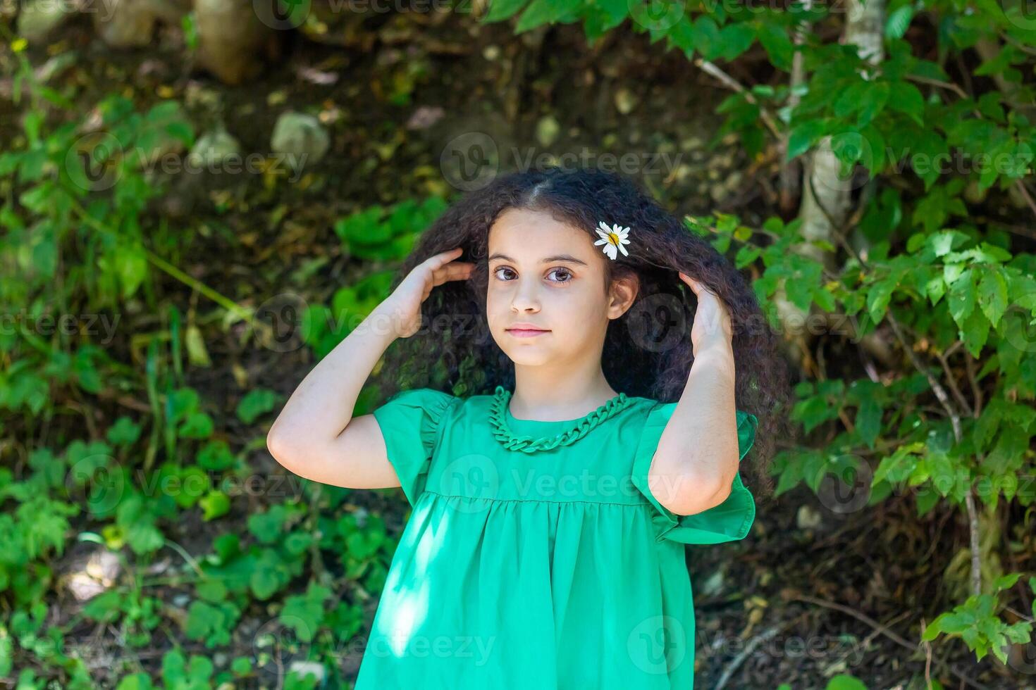 bella giovane ragazza nel il natura foto