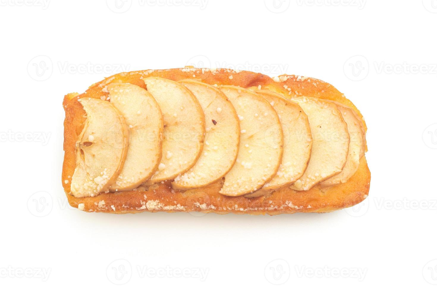 Torta sbriciolata di pane di mele su sfondo bianco foto