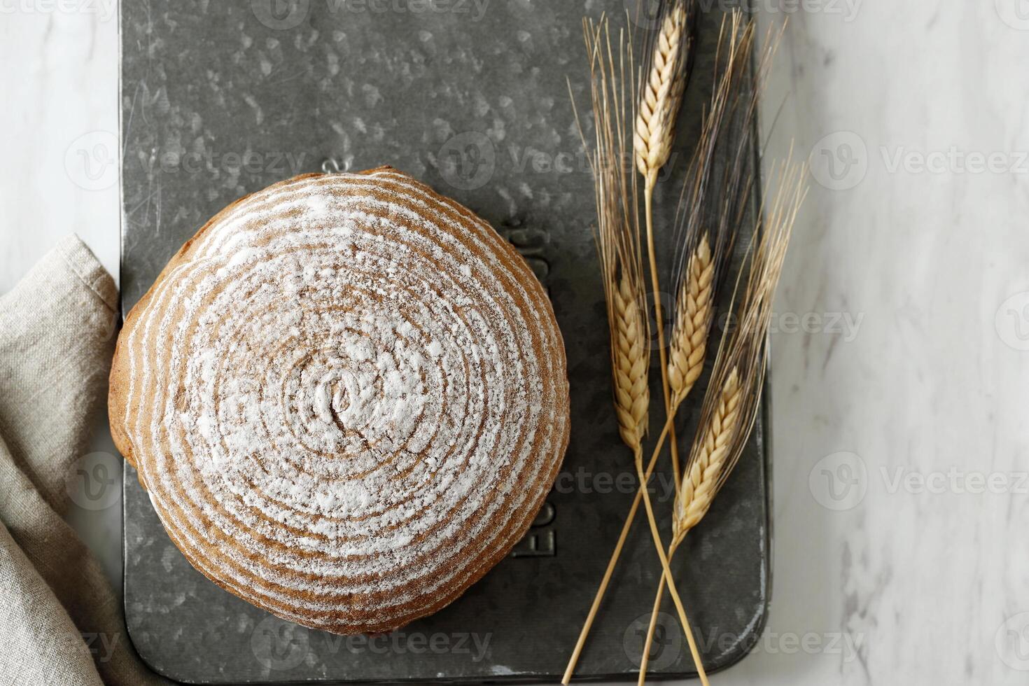 boule sagomato appena al forno lievito pane foto