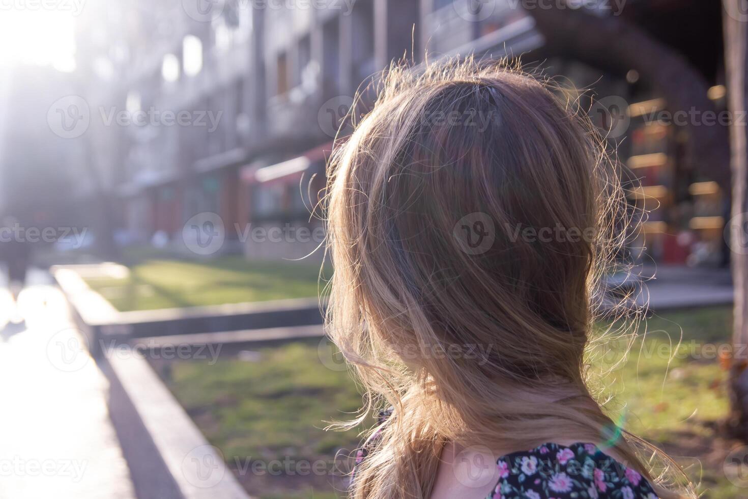 bella giovane donna nel il città, ritratto di un' donna nel il città, ritratto di un' donna, ritratto di un' bella ragazza foto