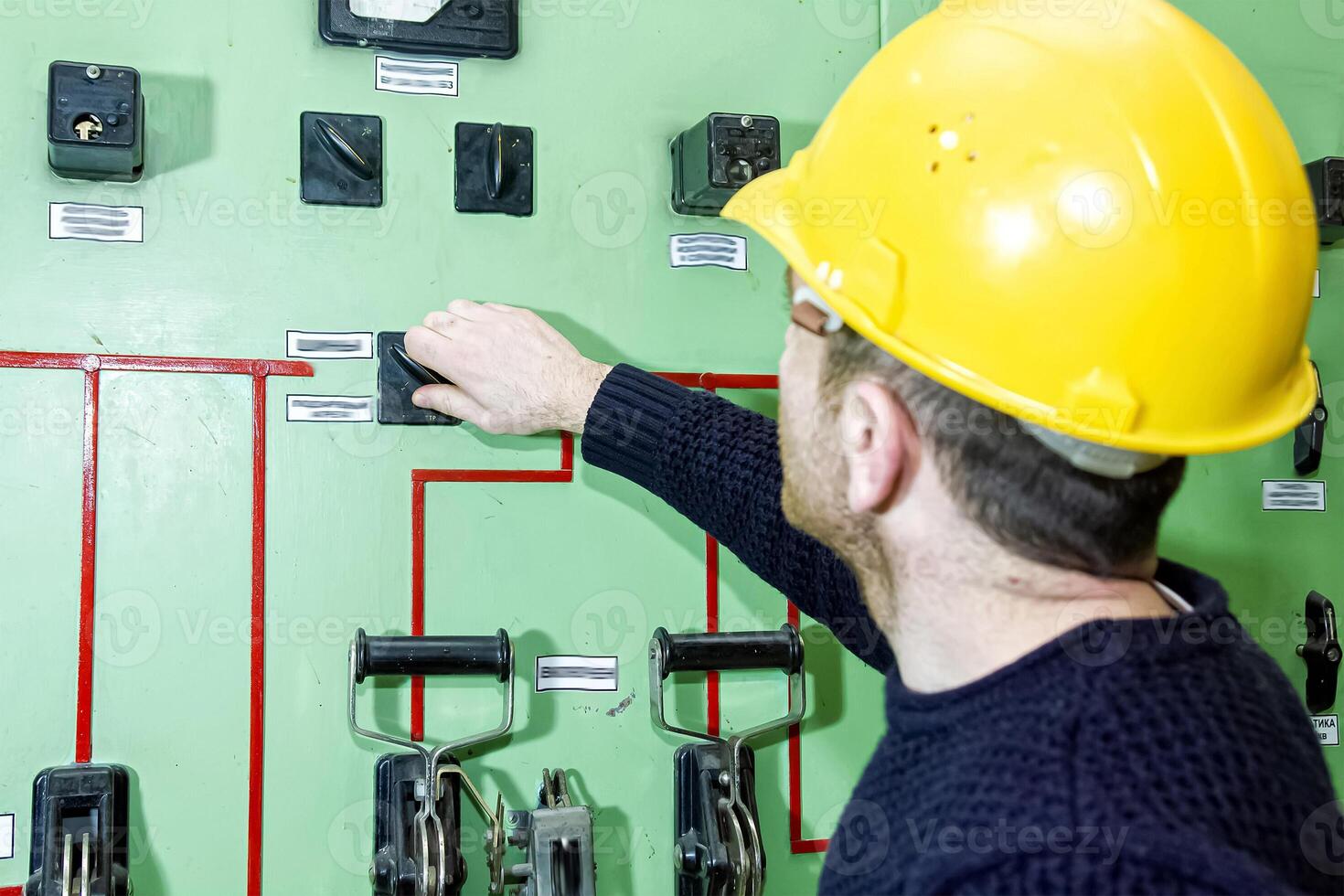 industriale lavoratore a il opera nel fabbrica foto