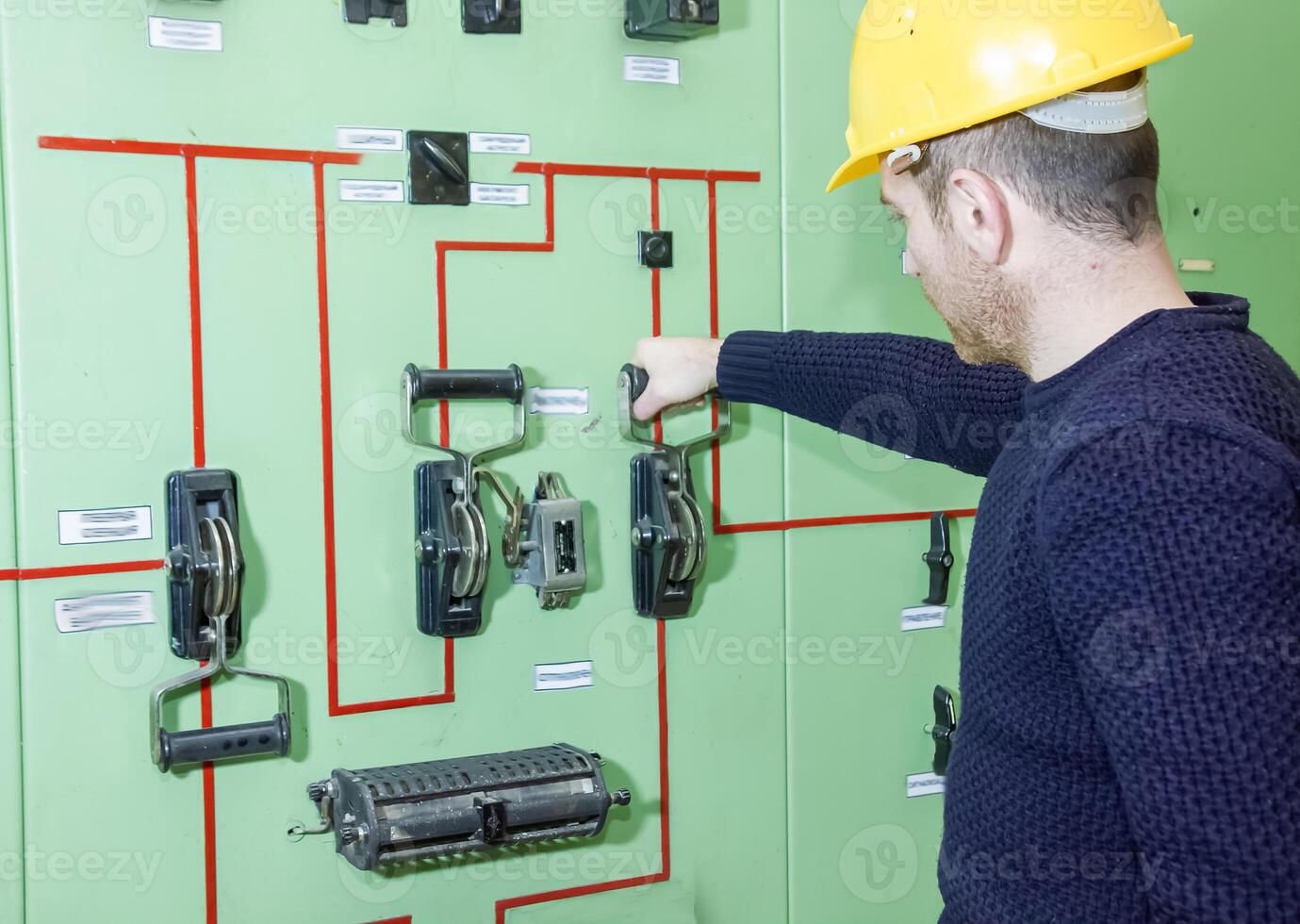 industriale lavoratore a il opera nel fabbrica foto