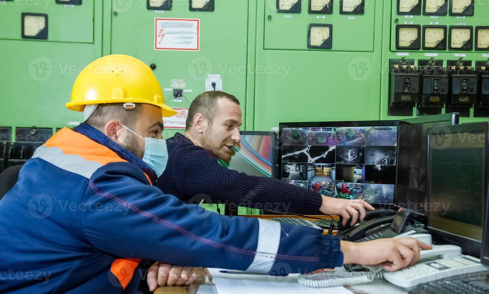 industriale lavoratori a il opera nel fabbrica foto