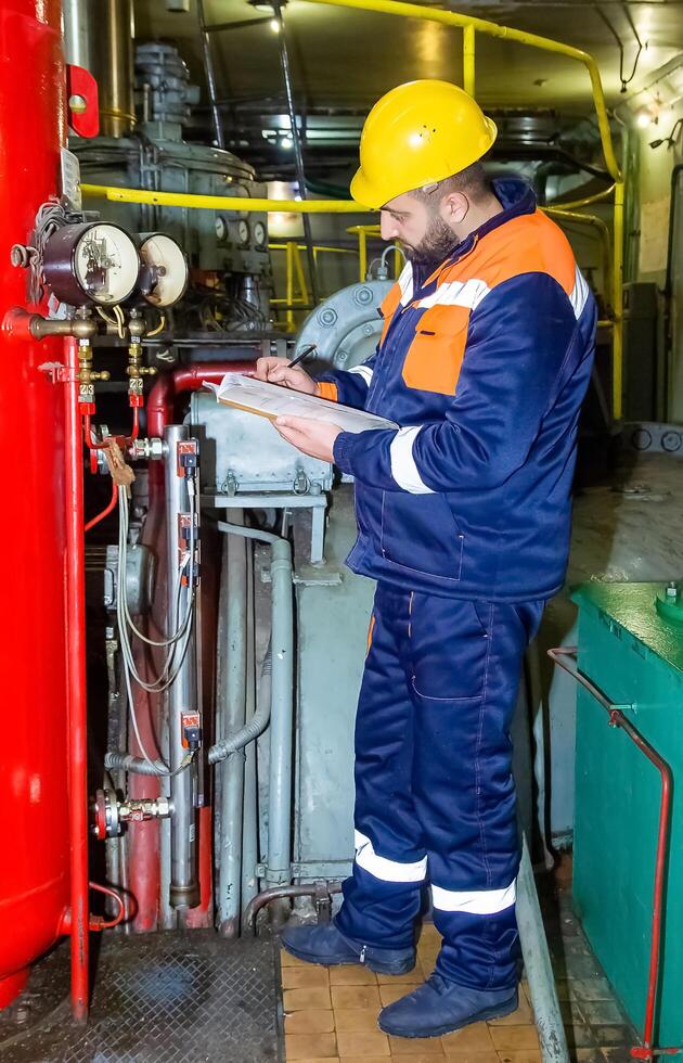 industriale lavoratore a il opera foto