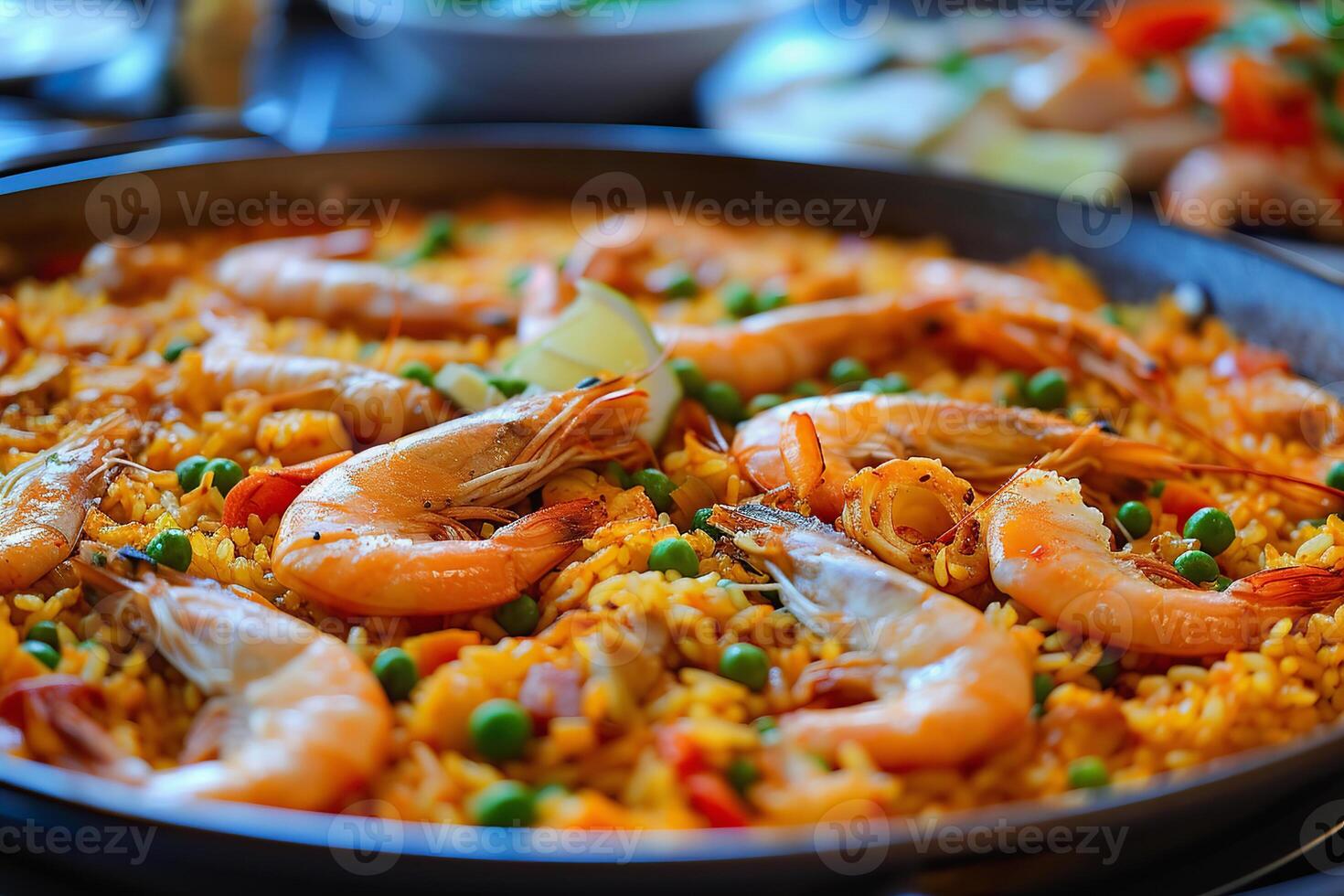 ai generato autentico spagnolo paella con frutti di mare e verdure nel tradizionale padella foto