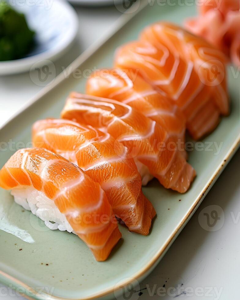 ai generato salmone Sushi è ordinatamente disposte su un' leggero verde piatto, il tavolo Usato è bianca tavolo superiore foto