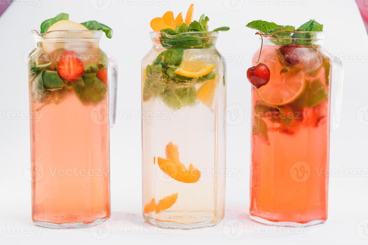 impostato con diverso frutta cocktail su bianca sfondo foto