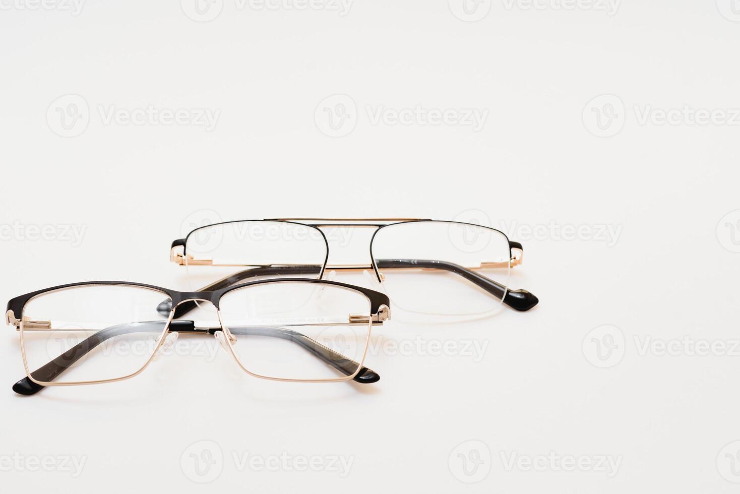 nero occhiali con bianca sfondo foto