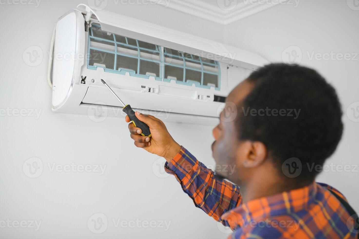 AC elettricista tecnico riparazione aria condizionatore apparecchio foto