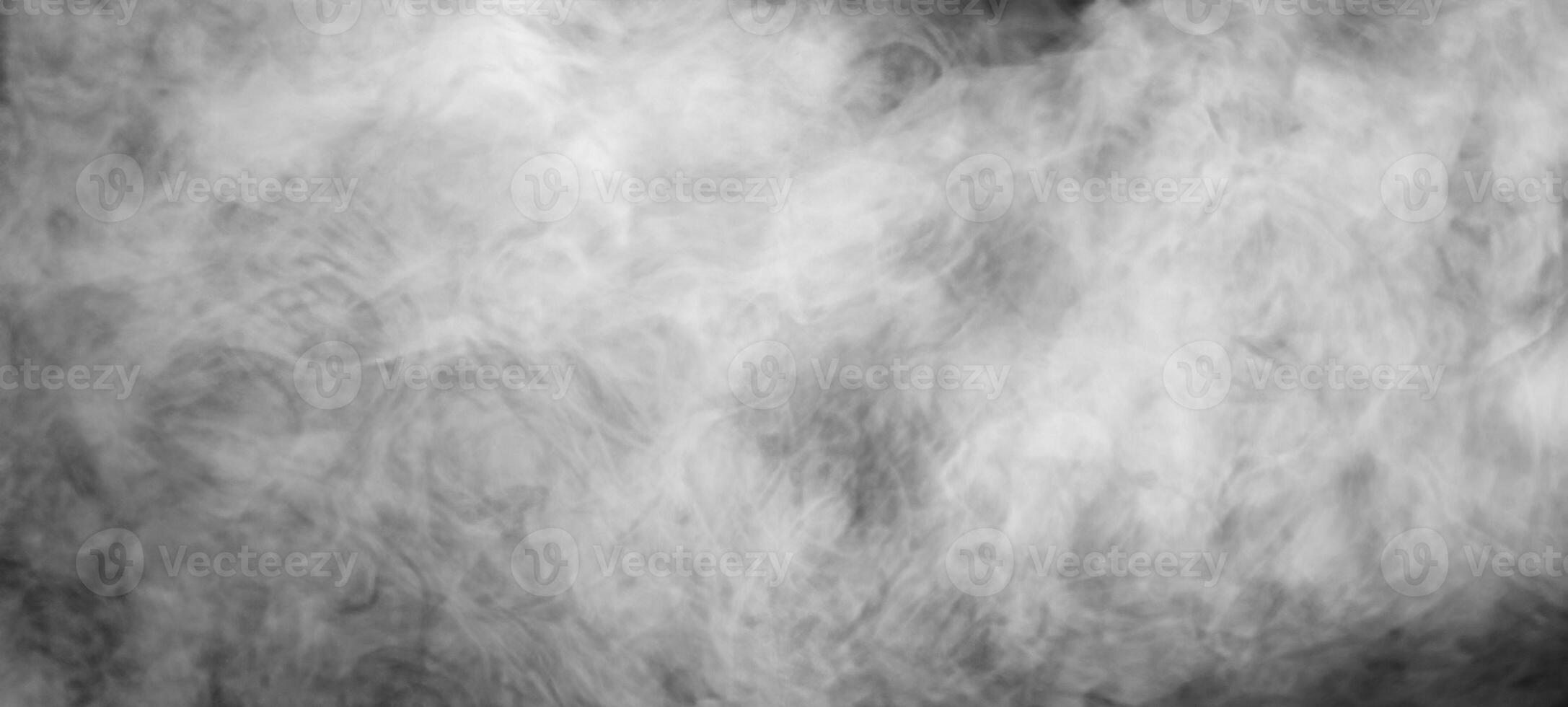 Fumo al di sopra di nero sfondo, etereo nebbia o vapore struttura foto