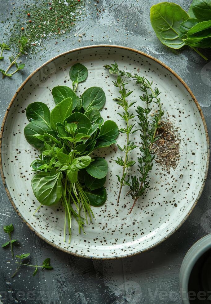ai generato un' piatto di erbe aromatiche con diverso le foglie e le foglie su esso foto