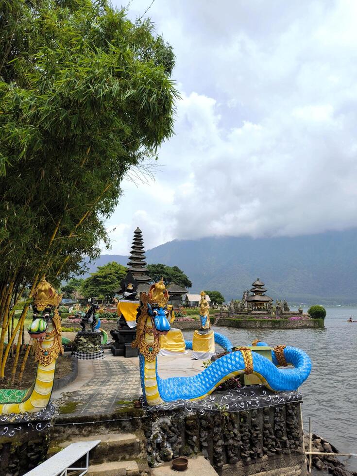 pura ulun danu bratano, famoso tempio su il lago, Bedugul, Bali, Indonesia foto