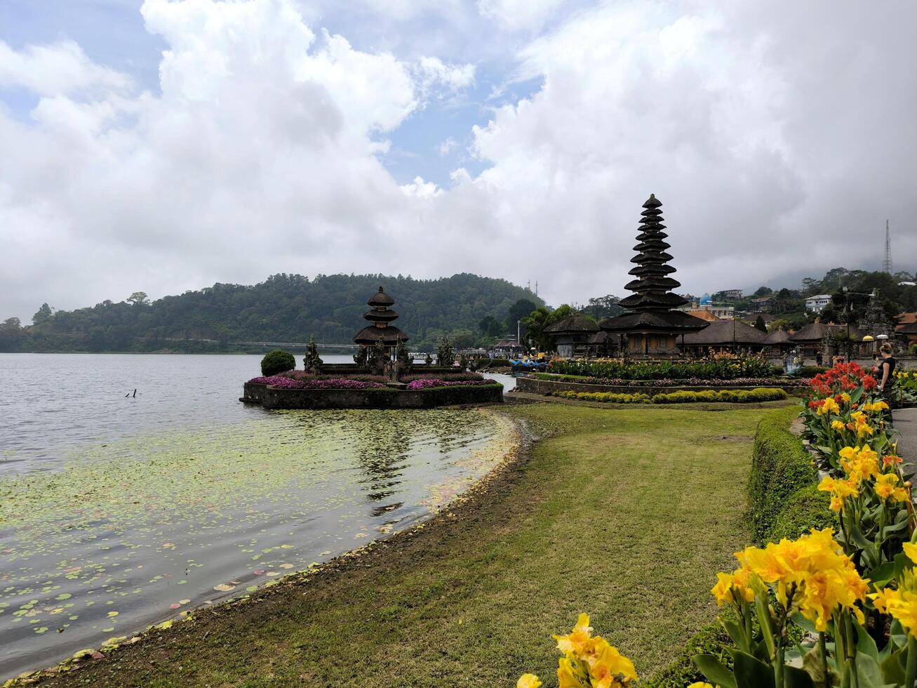 pura ulun danu bratano, famoso tempio su il lago, Bedugul, Bali, Indonesia foto