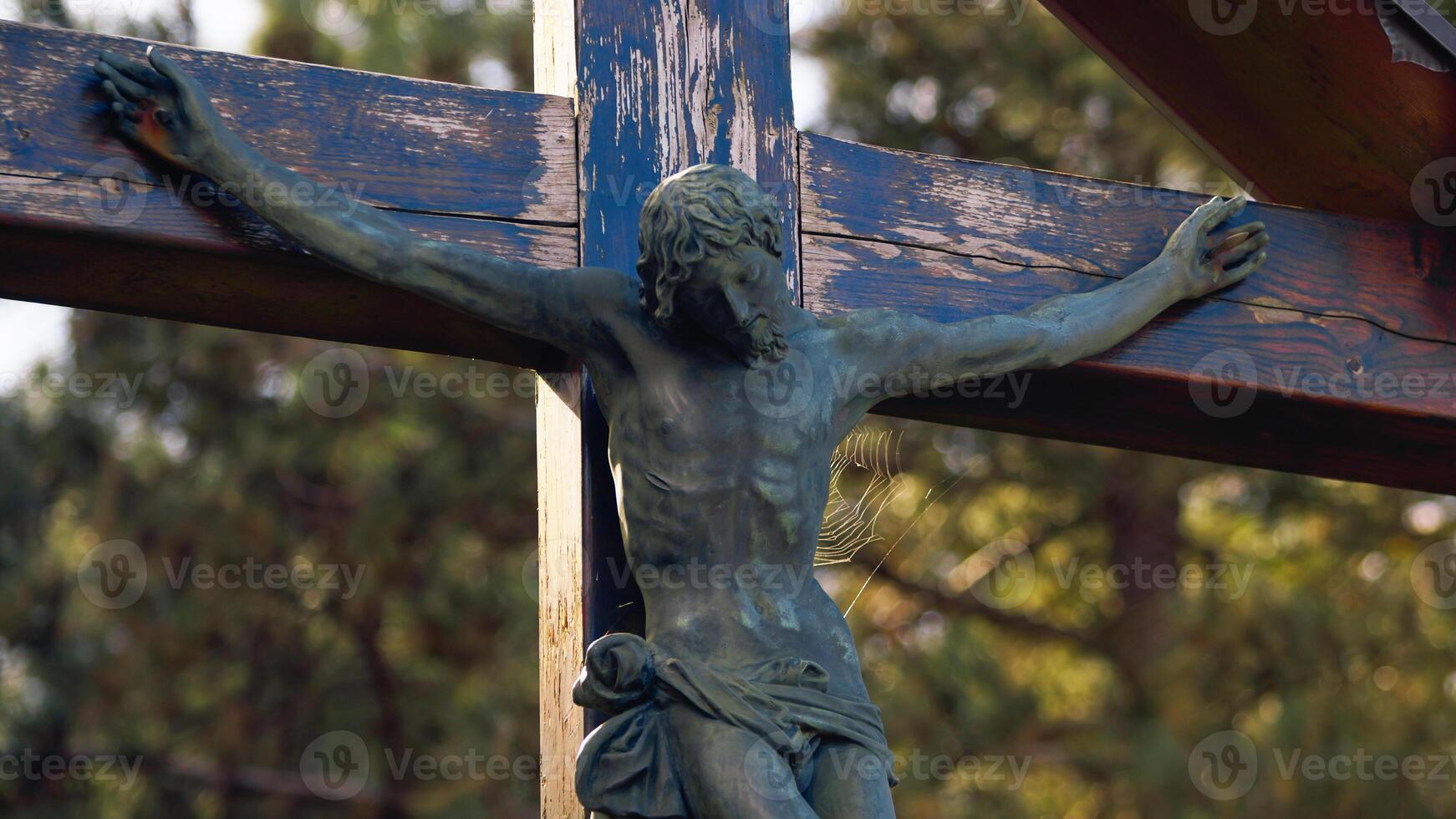 crocifisso Gesù Cristo nel il montagna foto