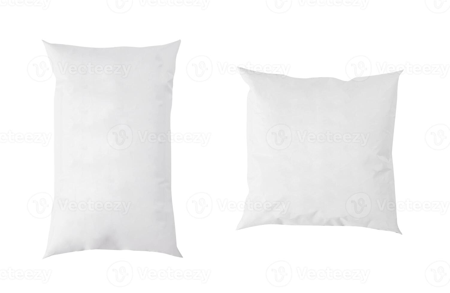 Due bianca addormentato cuscini di diverso forme foto