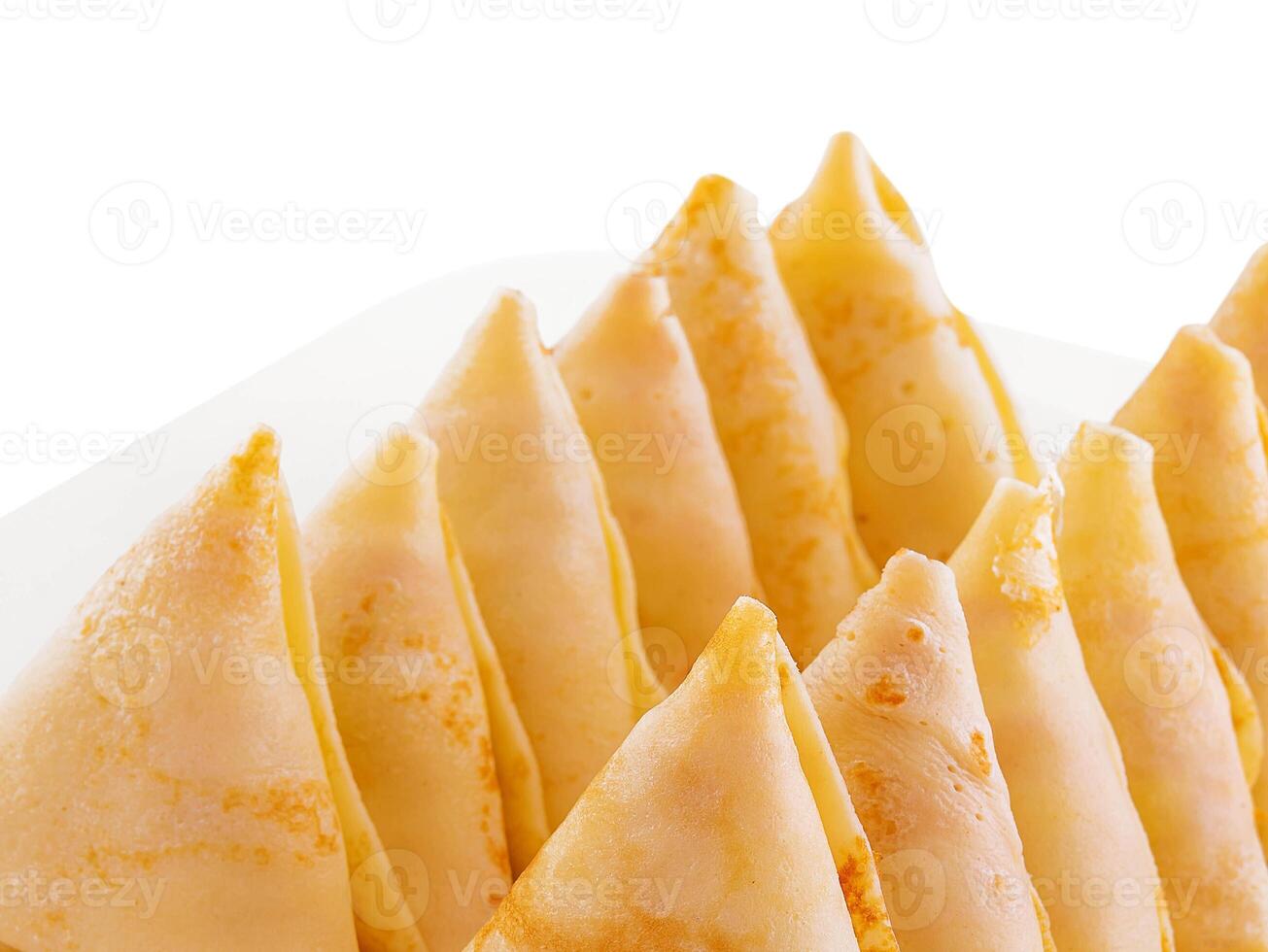 triangolare Pancakes con carne su piatto foto