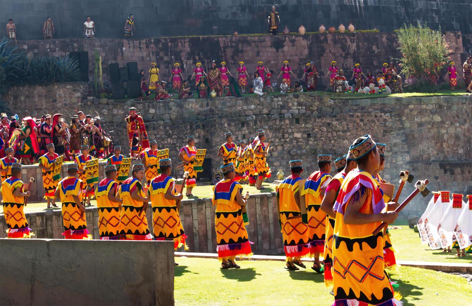 cusco, Perù, 2015 - inti raymi Festival celebrazione uomini nel colorato costume foto