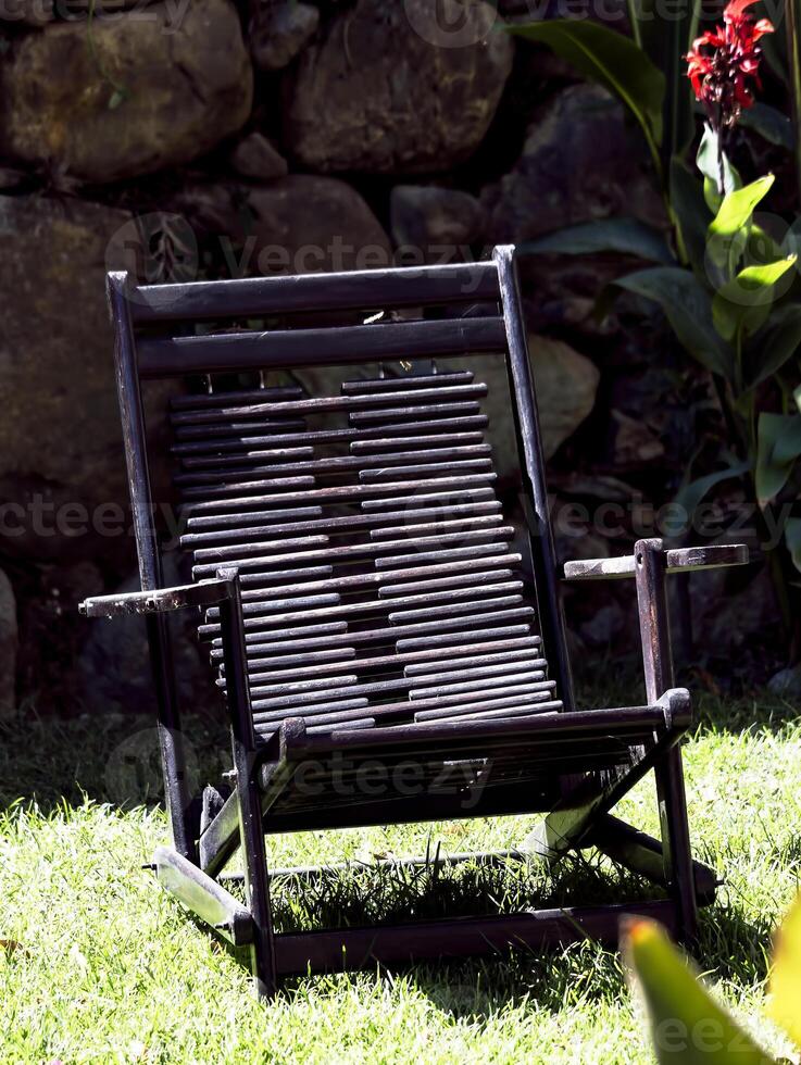 nero di legno sedia seduta su erba ricorrere Perù foto