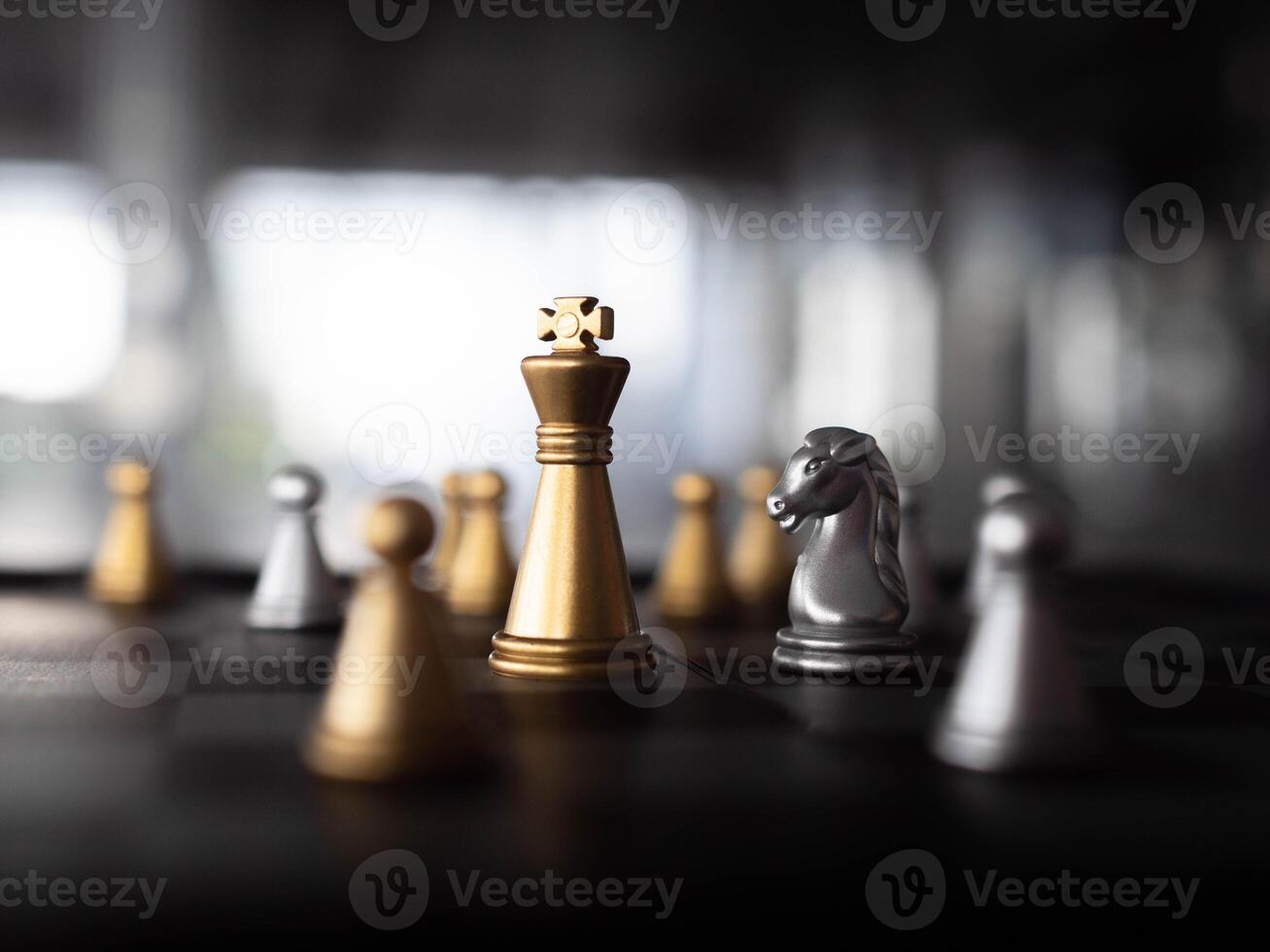 re vescovo scacchi strategia concorrenza gioco pezzo sfida cavaliere pezzo pedone Regina successo attività commerciale torre scacco matto intelligenza sport tavola simbolo cavallo copia spazio tattica formazione scolastica vittoria comando foto