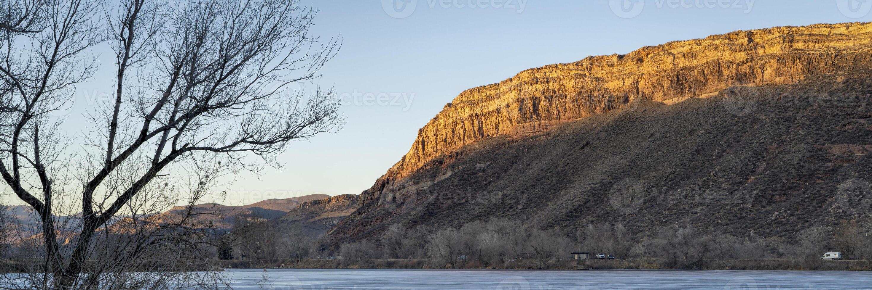 arenaria scogliera a tramonto nel ai piedi di roccioso montagna nel settentrionale Colorado vicino forte collins foto