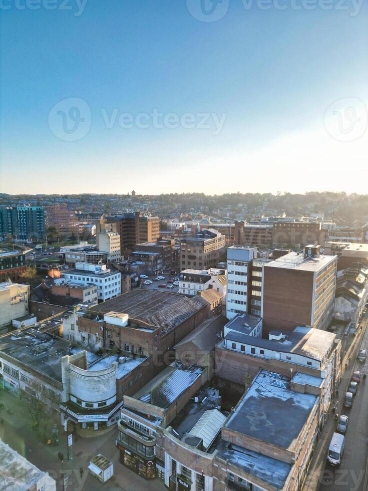 alto angolo Visualizza di edifici a città centro e centro di lutone, Inghilterra unito regno. dec 1°, 2023 foto