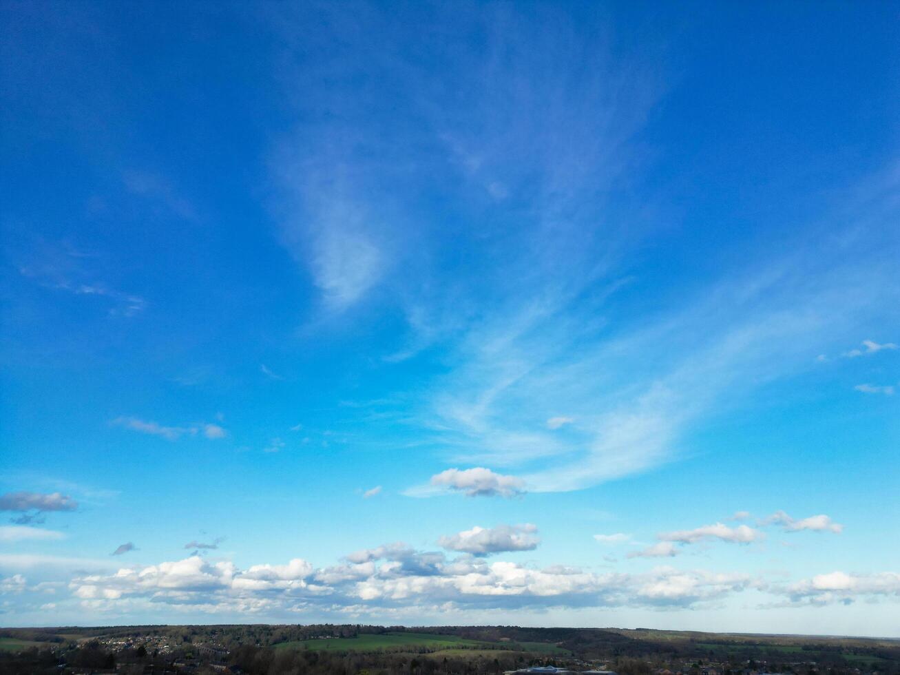 cielo e nuvole al di sopra di welwyn giardino città di Inghilterra UK. marzo 1°, 2024 foto