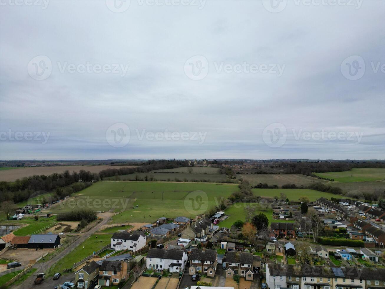 alto angolo Visualizza di arlesey cittadina di Inghilterra UK. il metraggio era catturato durante nuvoloso e piovoso giorno di feb 28, 2024 foto