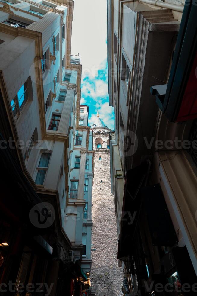 punti di riferimento di Istanbul verticale foto. galata Torre e storico edifici. foto