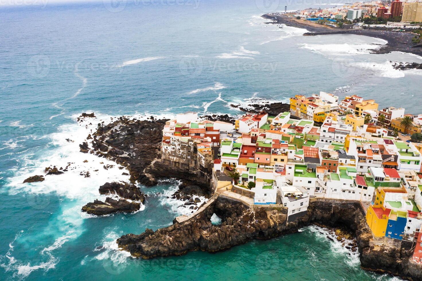 superiore Visualizza di il cittadina di punta brava vicino il cittadina di puerto de la Cruz su il isola di tenerife, canarino isole, atlantico oceano, Spagna foto