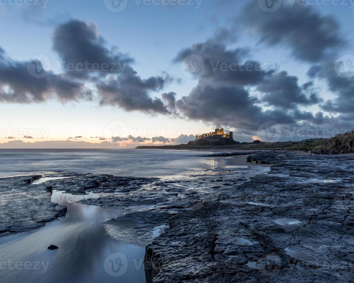 bamburgh vecchio castello nel Northumberland foto