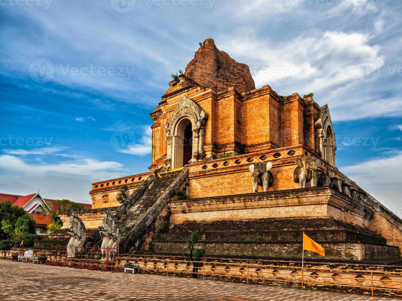 wat chedi luang. chiang mai, Tailandia foto