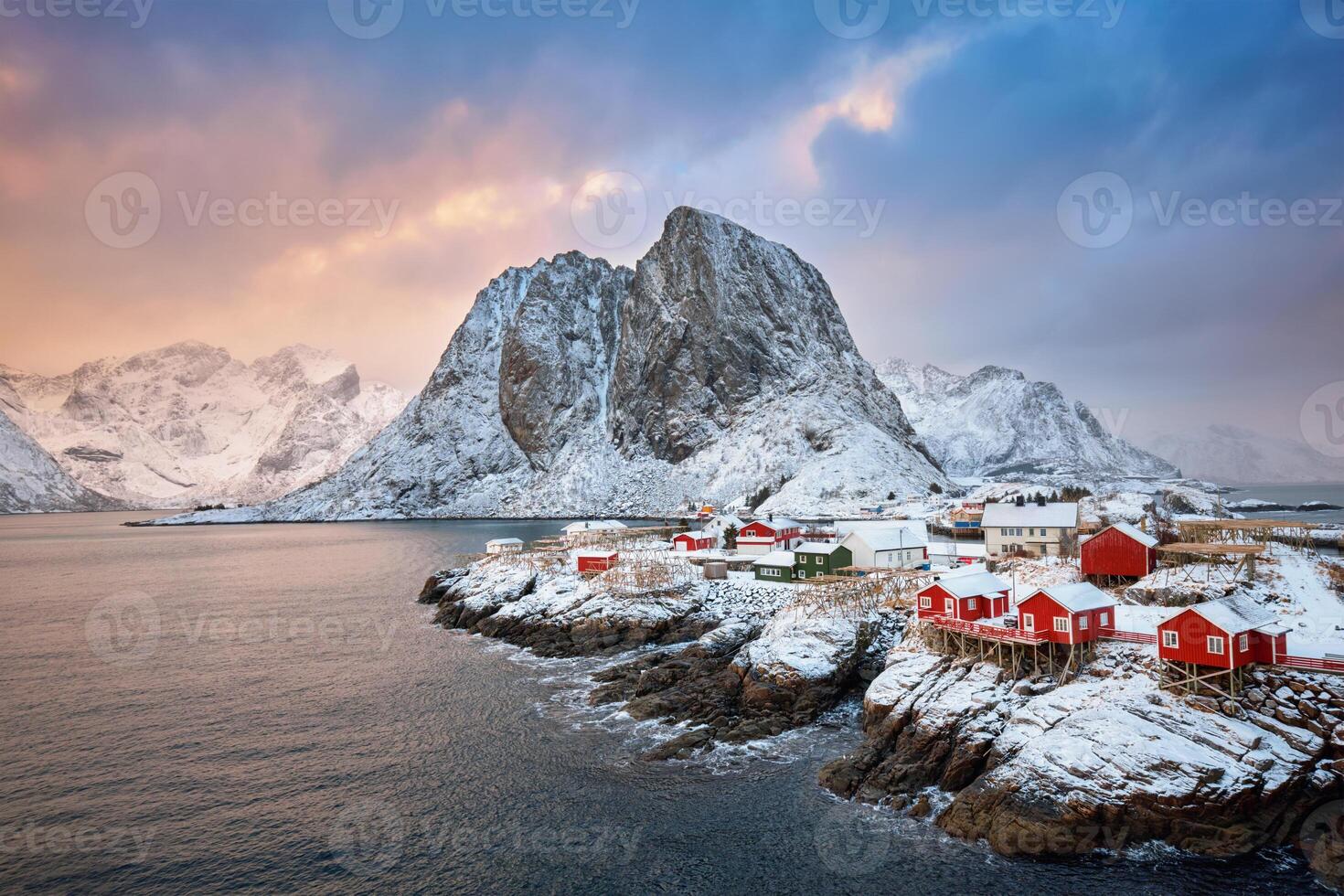 Hamnoy pesca villaggio su lofoten isole, Norvegia foto